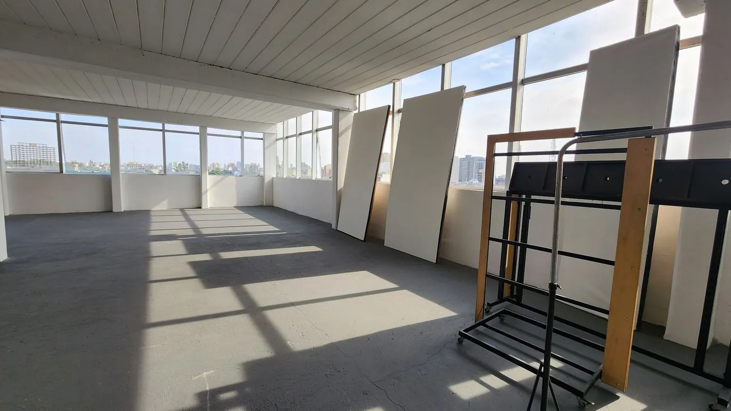 Espacio B, tarde